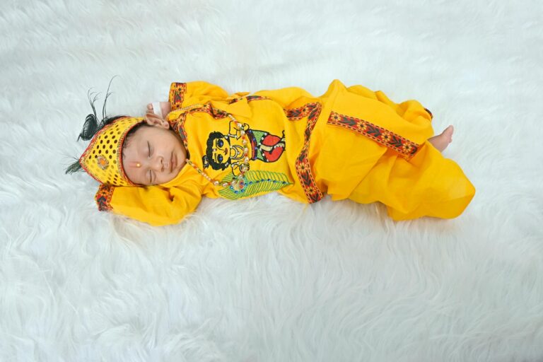 =How to Manage Twins Sleep in India